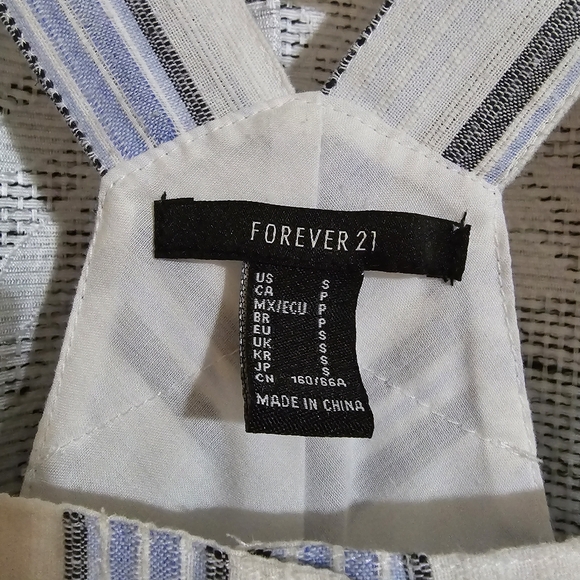 Forever 21 Stripped Shorts Overalls - Picture 4 of 4